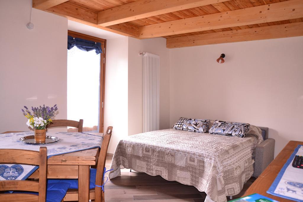 Lo Coppa Fen Appartement Aosta Kamer foto